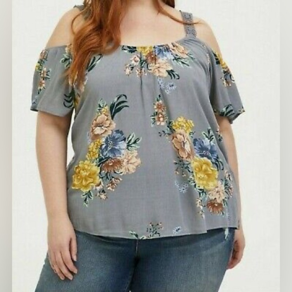 5/$25 Torrid Gray Stone Cold Shoulder Gauze Top 2